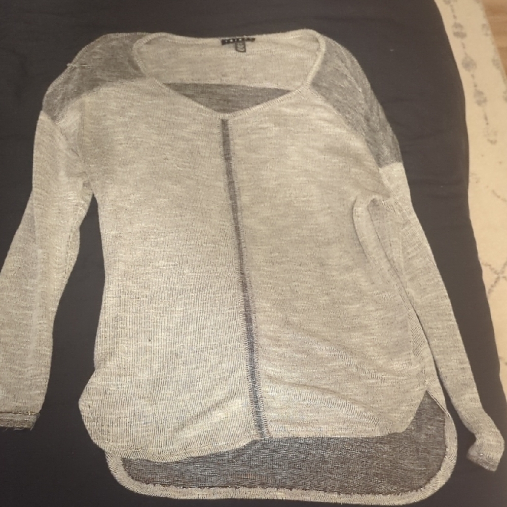 🖤SOLD🖤 Tribal Women's Light Gray V-Neck Sweater